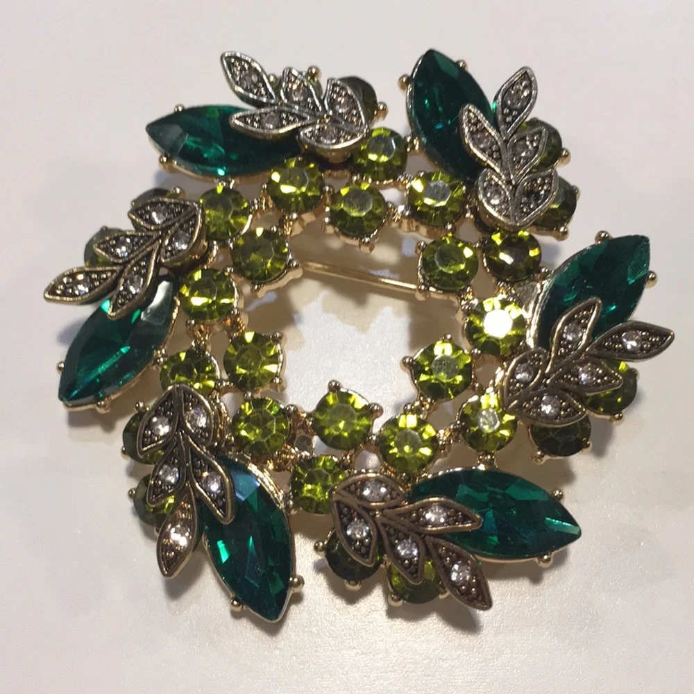 Here is another Napier gorgeous pin. It has many different shades of green. - Picture 2 of 2